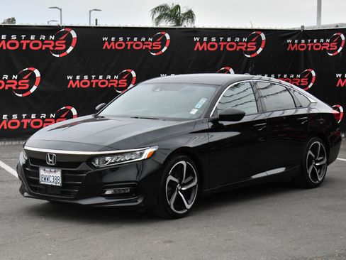 Used 2018 Honda Accord Sport image 3
