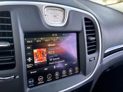 Used 2023 Chrysler 300 Touring w/ Sport Appearance Package image 33