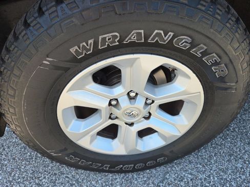 Used 2019 Toyota 4Runner SR5 AWD/4WD image 10