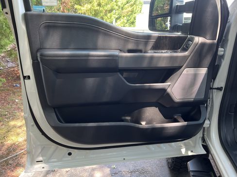 Used 2023 Ford F250 Lariat w/ Sport Appearance Package image 14