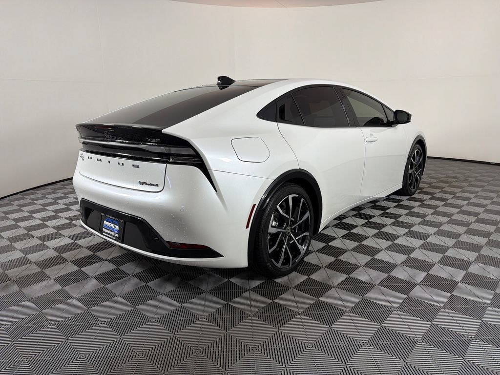 Used 2024 Toyota Prius Prime FWD image 3