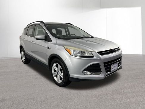Used 2015 Ford Escape SE w/ Equipment Group 201A FWD image 3