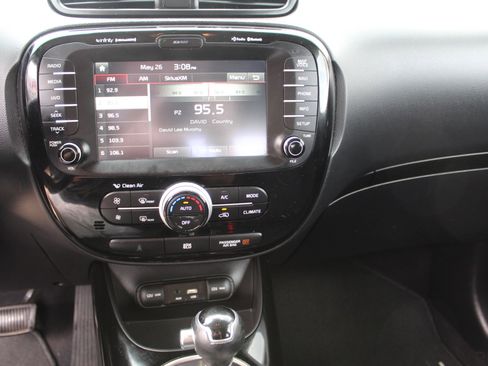 Used 2015 Kia Soul + w/ Audio Package FWD image 35