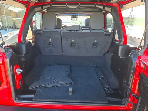 Certified 2025 Jeep Wrangler Unlimited Sahara w/ Safety Group image 19