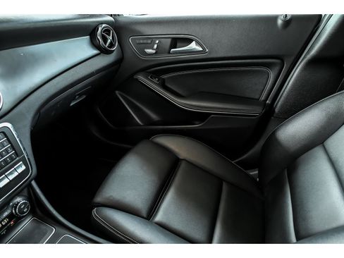 Used 2019 Mercedes-Benz GLA 250 4MATIC image 21