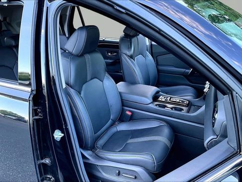Used 2025 Honda Pilot Touring image 23