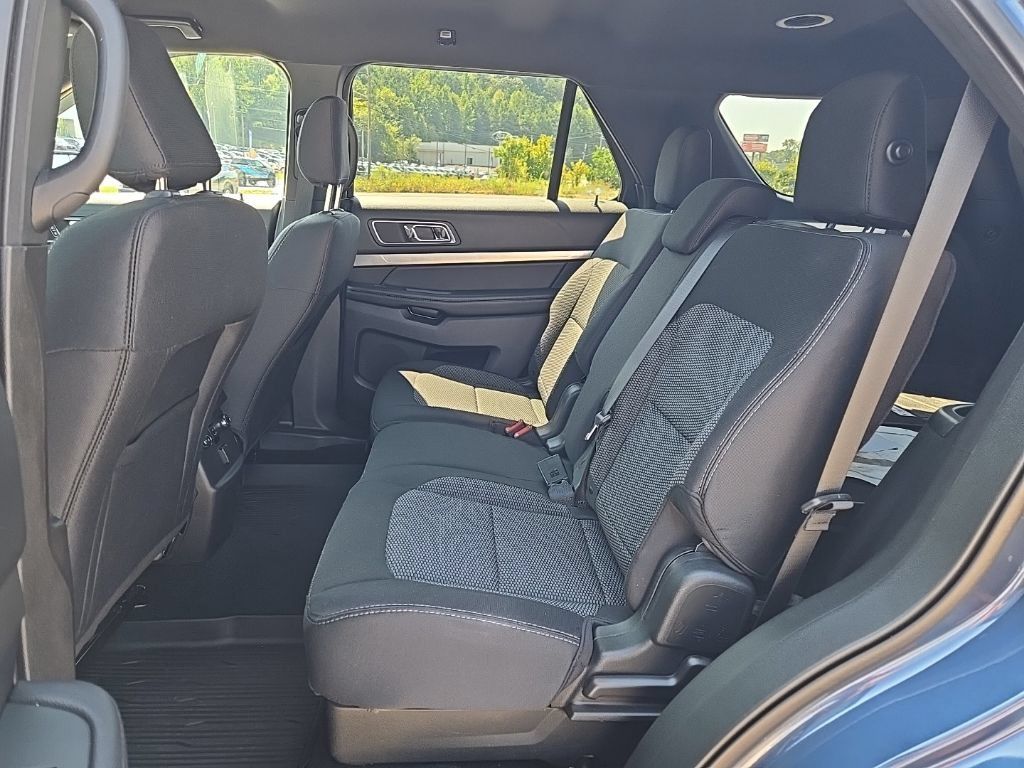 Used 2019 Ford Explorer XLT FWD image 17