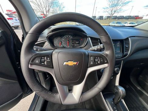 Used 2022 Chevrolet Trax LT w/ LT Convenience Package image 35