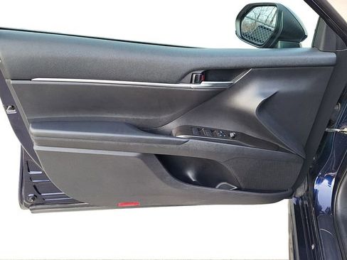 Used 2021 Toyota Camry SE image 10