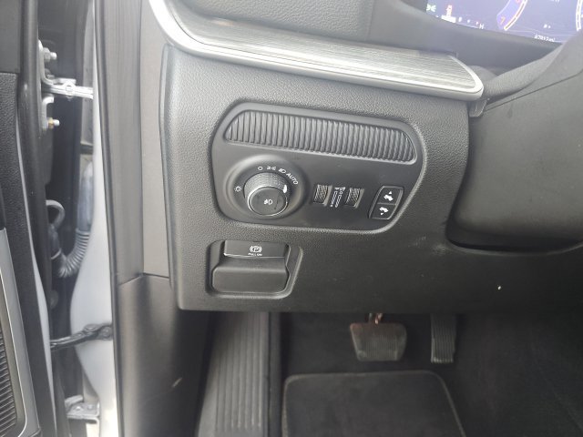 Used 2024 Jeep Wagoneer L Series II w/ Flexible Seating Group AWD/4WD image 29