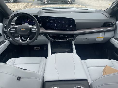 New 2025 Chevrolet Suburban Premier image 23