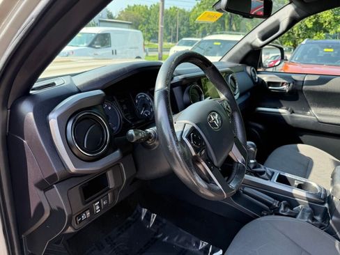 Used 2019 Toyota Tacoma TRD Sport w/ Technology Package AWD/4WD image 10