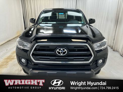 Used 2017 Toyota Tacoma SR5 RWD image 2
