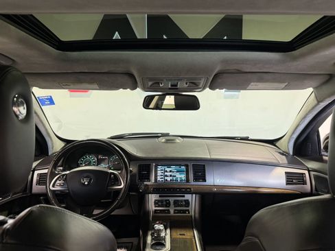 Used 2014 Jaguar XF R RWD image 18