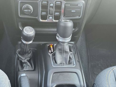 Used 2024 Jeep Wrangler Unlimited Sport AWD/4WD image 27