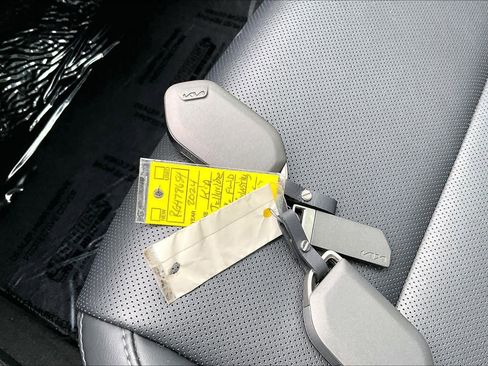 Used 2024 Kia Telluride S image 13