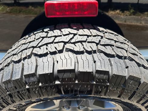 Used 2016 Jeep Wrangler Unlimited Rubicon w/ Connectivity Group AWD/4WD image 39