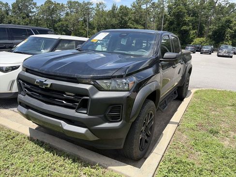 Used 2024 Chevrolet Colorado Trail Boss w/ Advanced Trailering Package AWD/4WD image 4