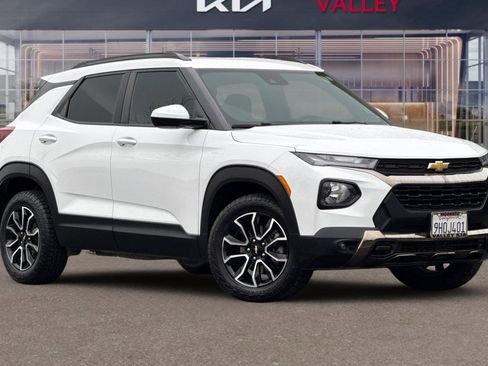 Used 2023 Chevrolet TrailBlazer ACTIV w/ Convenience Package image 2