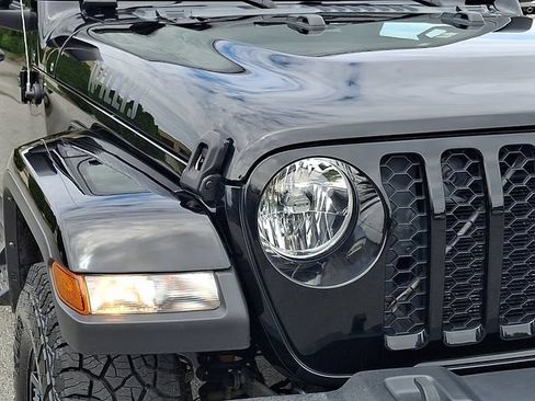 Used 2021 Jeep Gladiator Sport AWD/4WD image 9