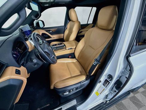 Used 2022 Lexus LX 600 4WD w/ Interior Upgrade Package image 22