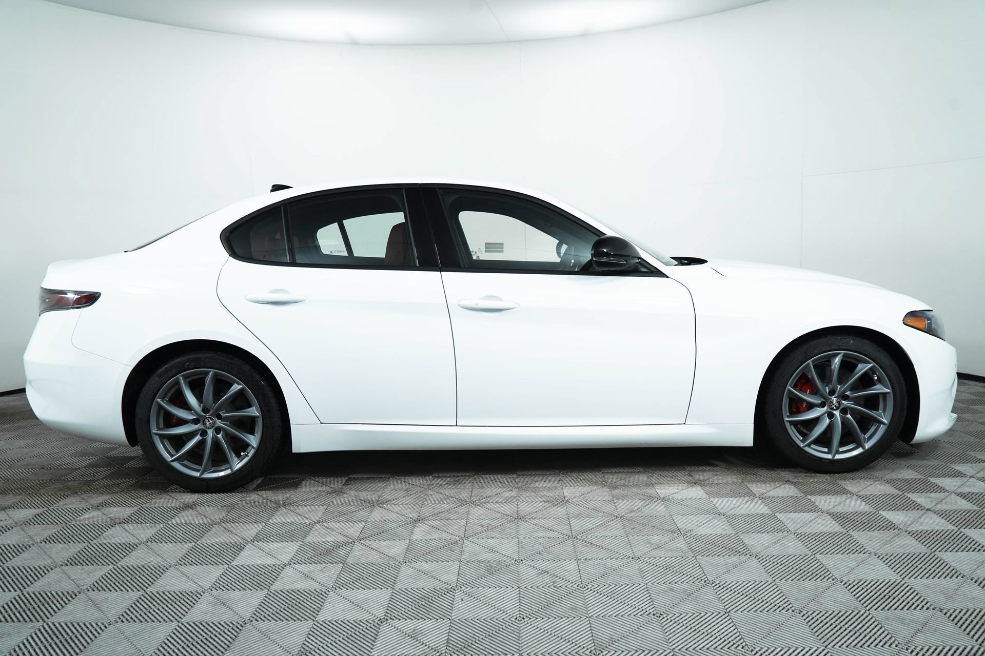 Used 2024 Alfa Romeo Giulia Sprint RWD image 8