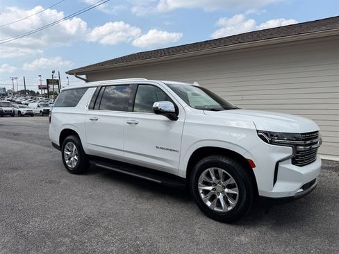 Used 2022 Chevrolet Suburban Premier w/ Premium Package AWD/4WD image 2