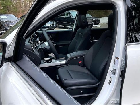 New 2026 Mercedes-Benz GLB 250 4MATIC image 14