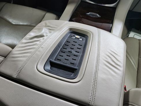 Used 2015 Cadillac Escalade Premium image 39
