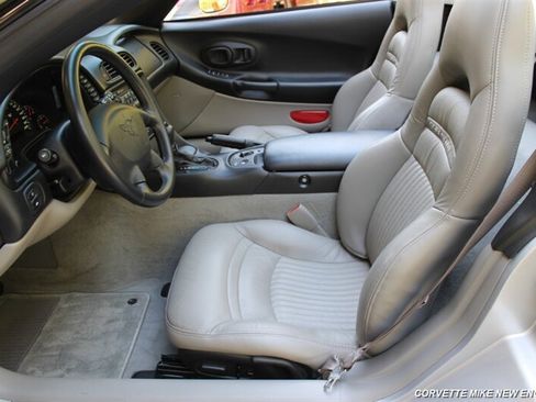Used 2002 Chevrolet Corvette Coupe w/ Preferred Equipment Group2 RWD image 28