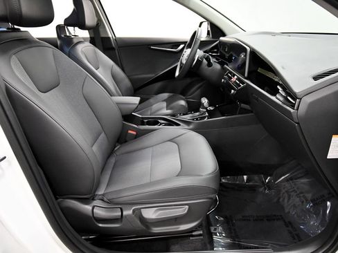 Certified 2025 Kia Niro EX Touring FWD image 19