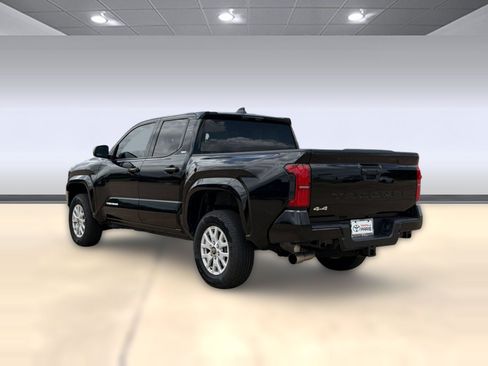 Used 2025 Toyota Tacoma SR5 AWD/4WD image 3