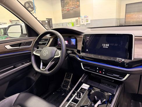Used 2024 Volkswagen Atlas SEL Premium R-Line AWD/4WD image 31