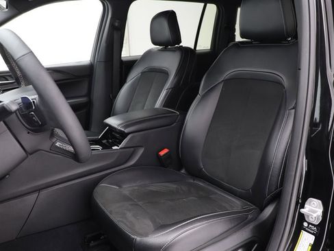 Used 2023 Jeep Grand Cherokee L Laredo image 16