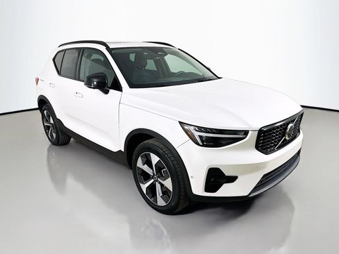Used 2026 Volvo XC40 B5 Plus AWD/4WD image 3