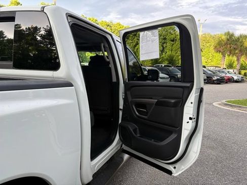 Used 2015 Nissan Titan SV RWD image 26