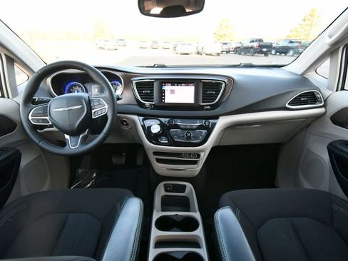 Used 2024 Chrysler Voyager LX FWD image 14
