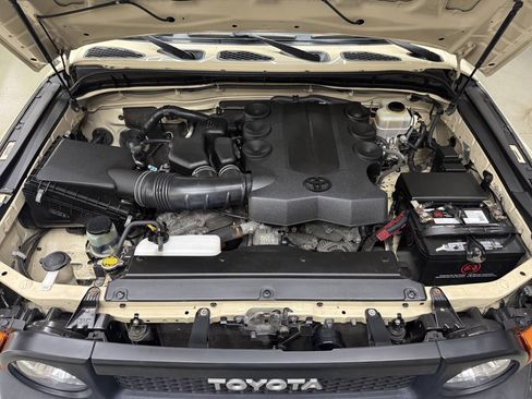 Used 2010 Toyota FJ Cruiser 4WD image 7