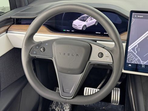Used 2022 Tesla Model X image 18