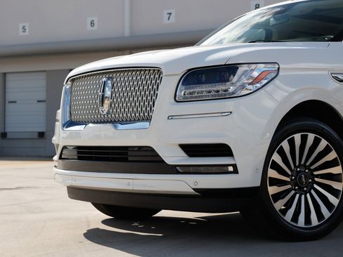 Used 2021 Lincoln Navigator L Reserve image 32