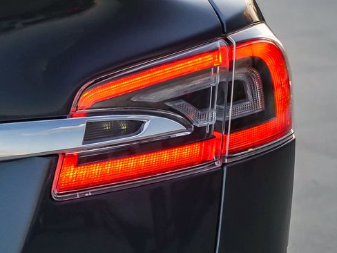 Used 2018 Tesla Model S P100D image 11