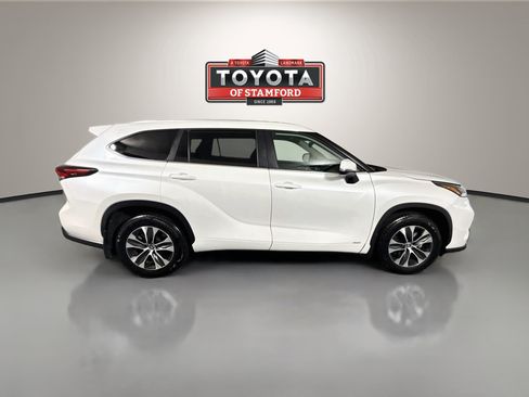 Certified 2026 Toyota Highlander XLE AWD/4WD image 8
