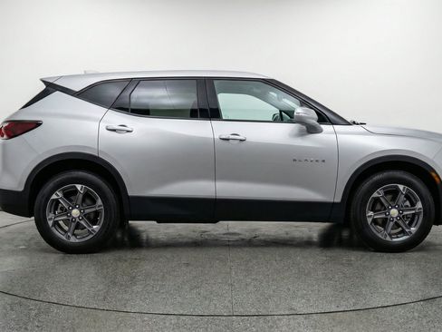 Used 2025 Chevrolet Blazer LT FWD image 11