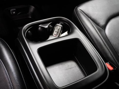 New 2026 Chrysler Pacifica Select FWD image 25