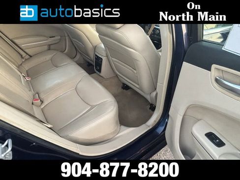 Used 2013 Chrysler 300 w/ Driver Convenience Group image 13
