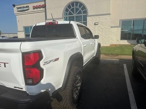 Used 2024 Chevrolet Colorado ZR2 w/ Technology Package AWD/4WD image 4