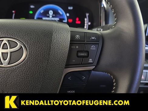 Used 2025 Toyota Camry SE FWD image 14
