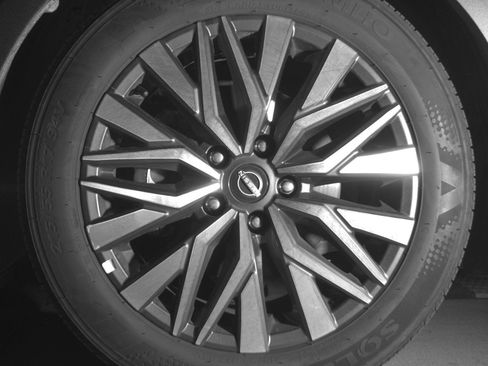 Used 2025 Nissan Altima 2.5 SV FWD image 13
