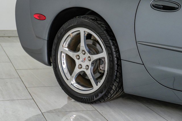 Used 2003 Chevrolet Corvette Coupe w/ Preferred Equipment Group RWD image 44