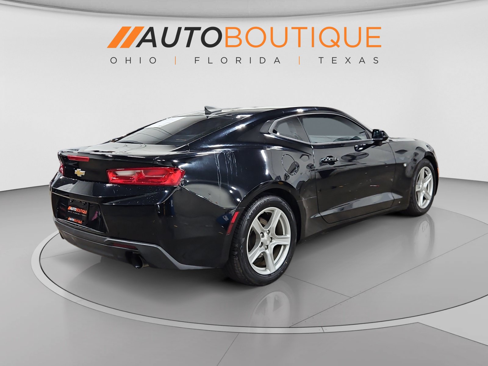 Used 2017 Chevrolet Camaro LT w/ Technology Package RWD image 5